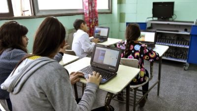 El Gobierno repatrió 21 millones de dólares para comprar notebooks educativas