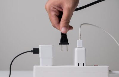 Electricidad: cómo eliminar consumos “invisibles” para ahorrar hasta un 15%